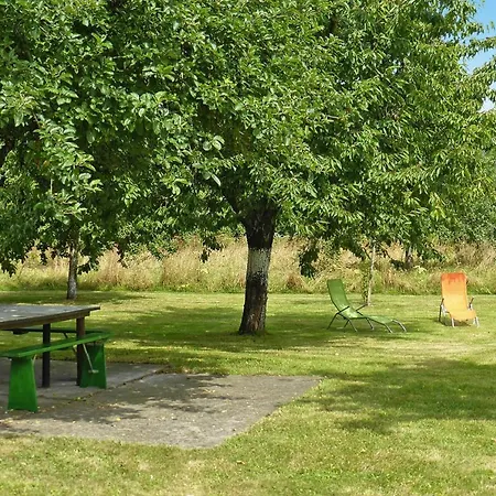 بيت للعطل House And Huge Garden Surrounded By Apple Trees